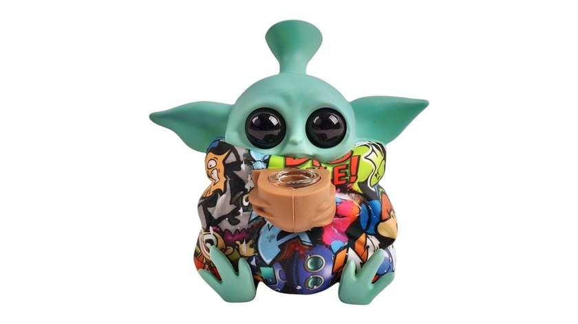 Bongo silikonowe Yoda siedzący w kurtce