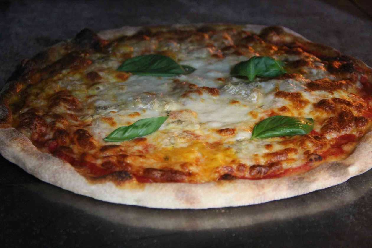Pizza Quatro formagi 32 cm