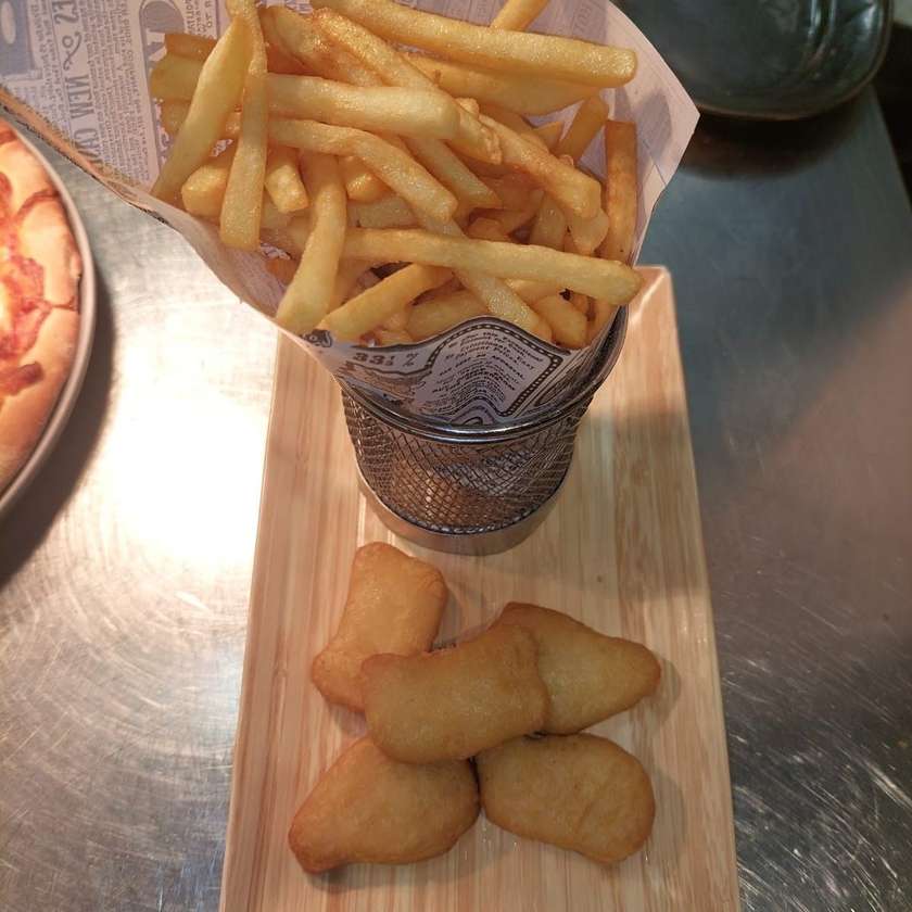 Kids' Nuggets with French Fries