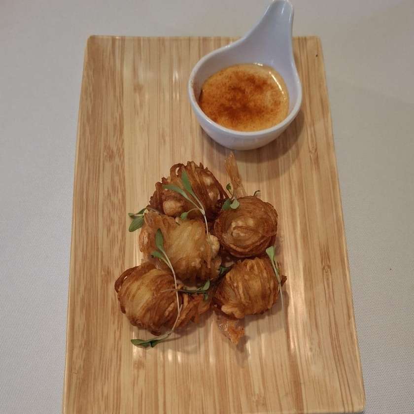 Shrimp in Potato Threads with Garlic Sauce