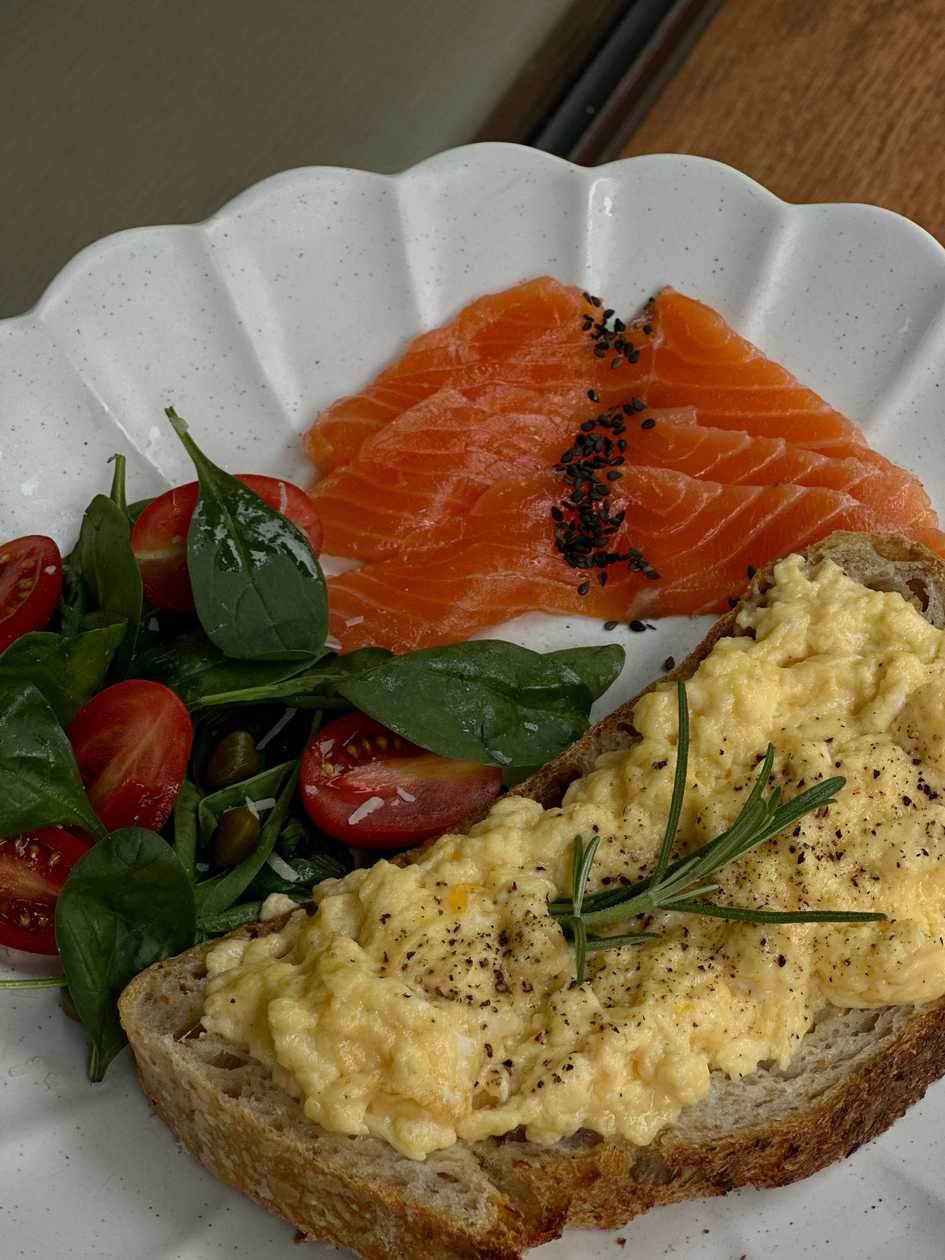 Scrambled Eggs with choice of Salmon / Bacon / Shrimp