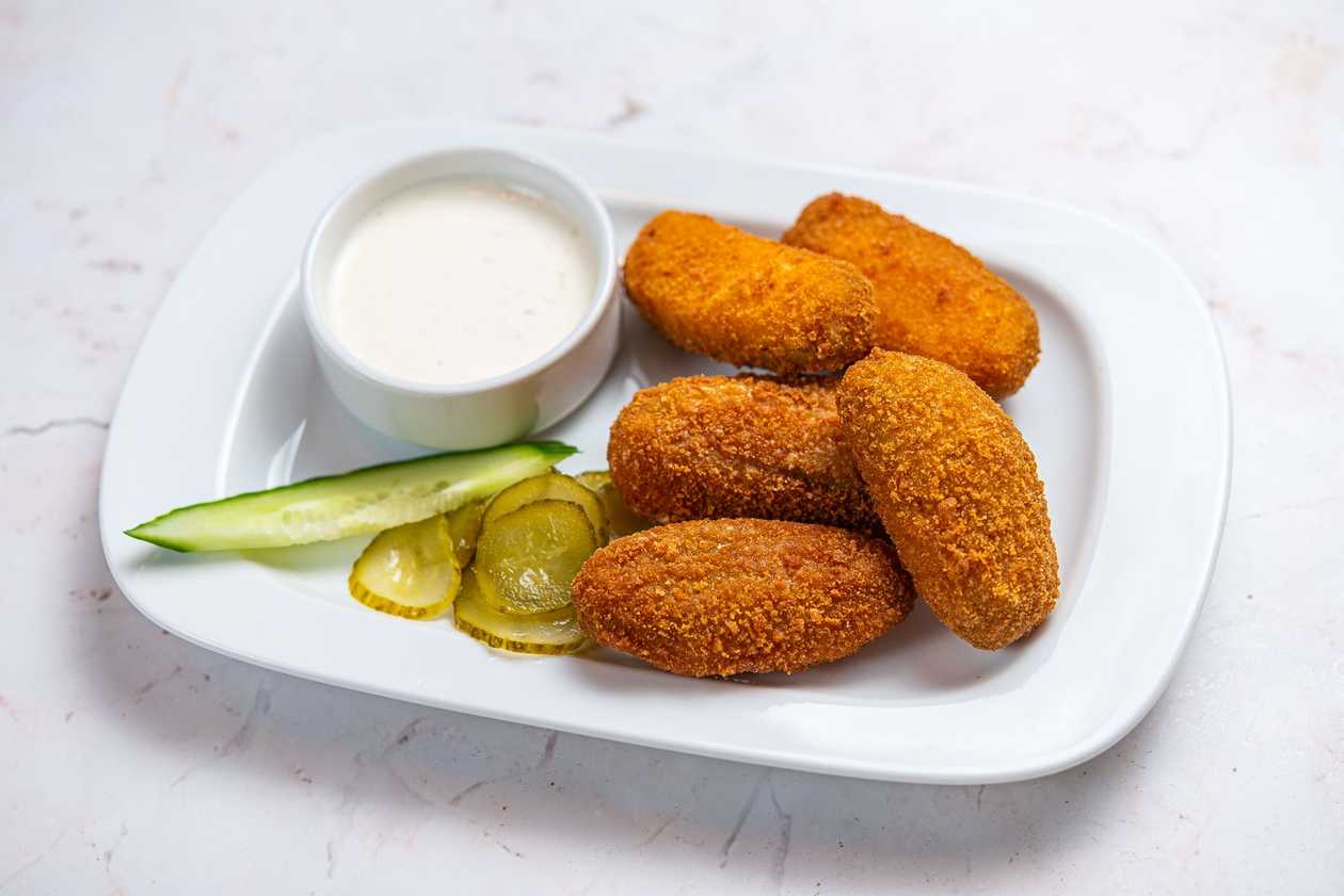 Cheddar Jalapenos 5tk + küüslaugukaste