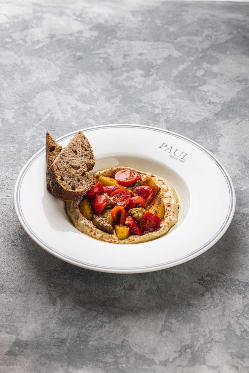 Hummus with warm vegetables