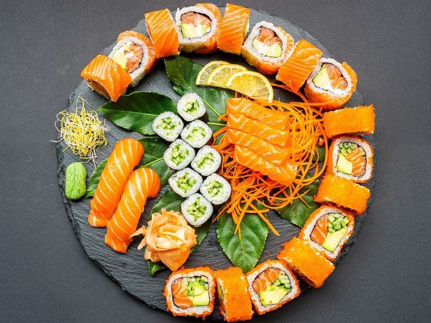 Salmon King + Sashimi 30 Pcs