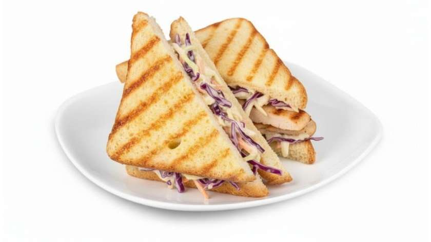 CHICKEN & COLESLAW SANDWICH IN SLICED BREAD