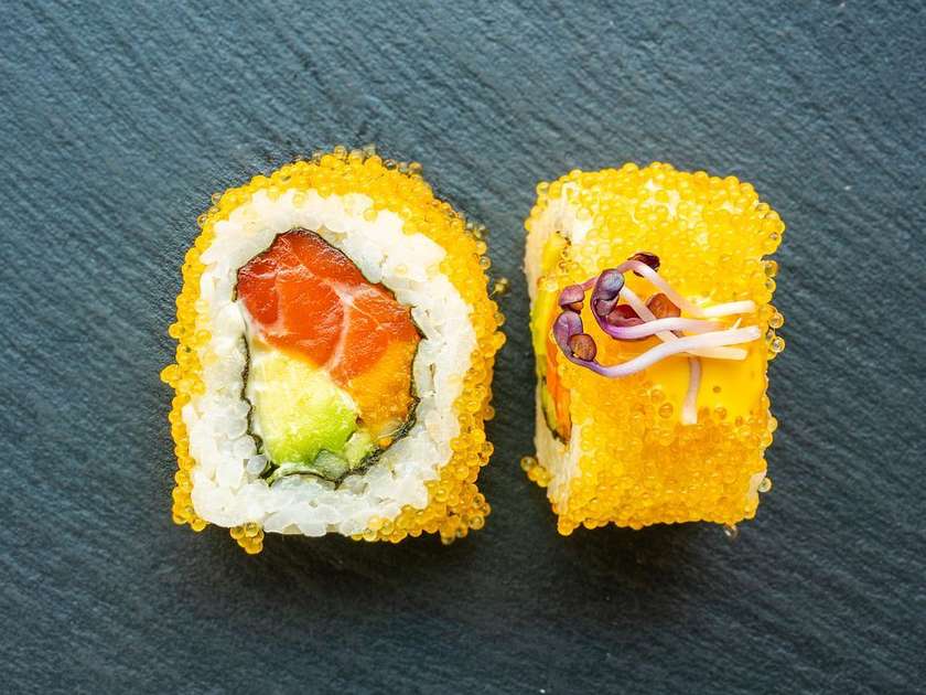 Salmon Mango Roll 8 Pcs