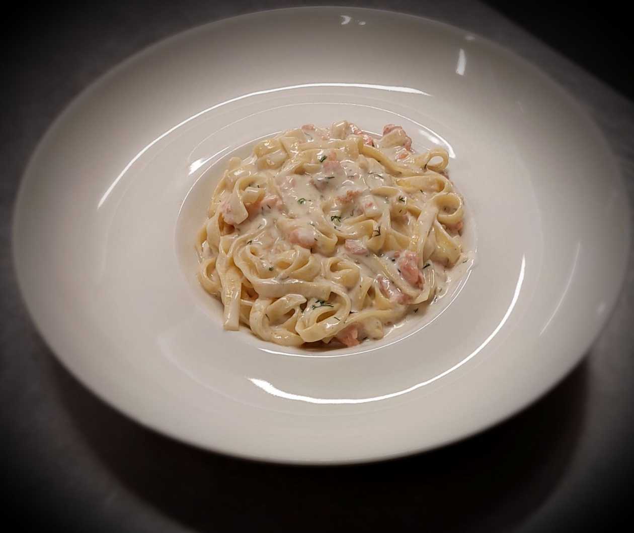 Tagliatelle Cu Somon Fume