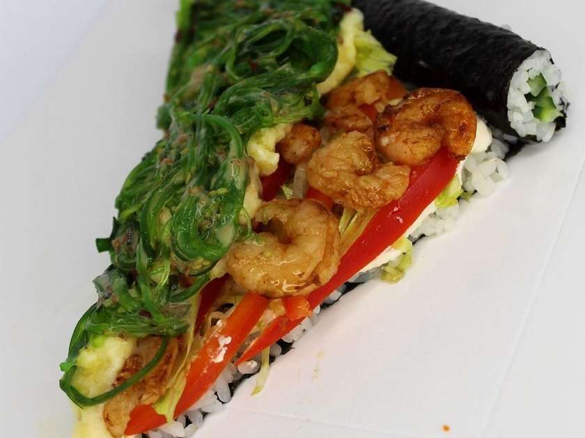 Sushi-pizza s krevetou a zeleninou