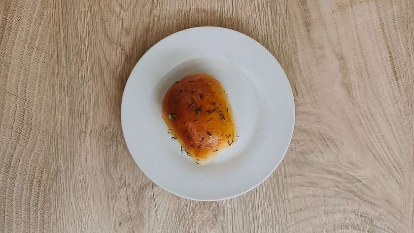Pampuška s česnekem a koprem (1ks)