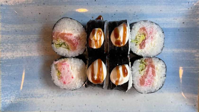 Futomaki s krabom a lososom