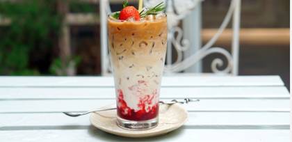 Iced Strawberry Latte