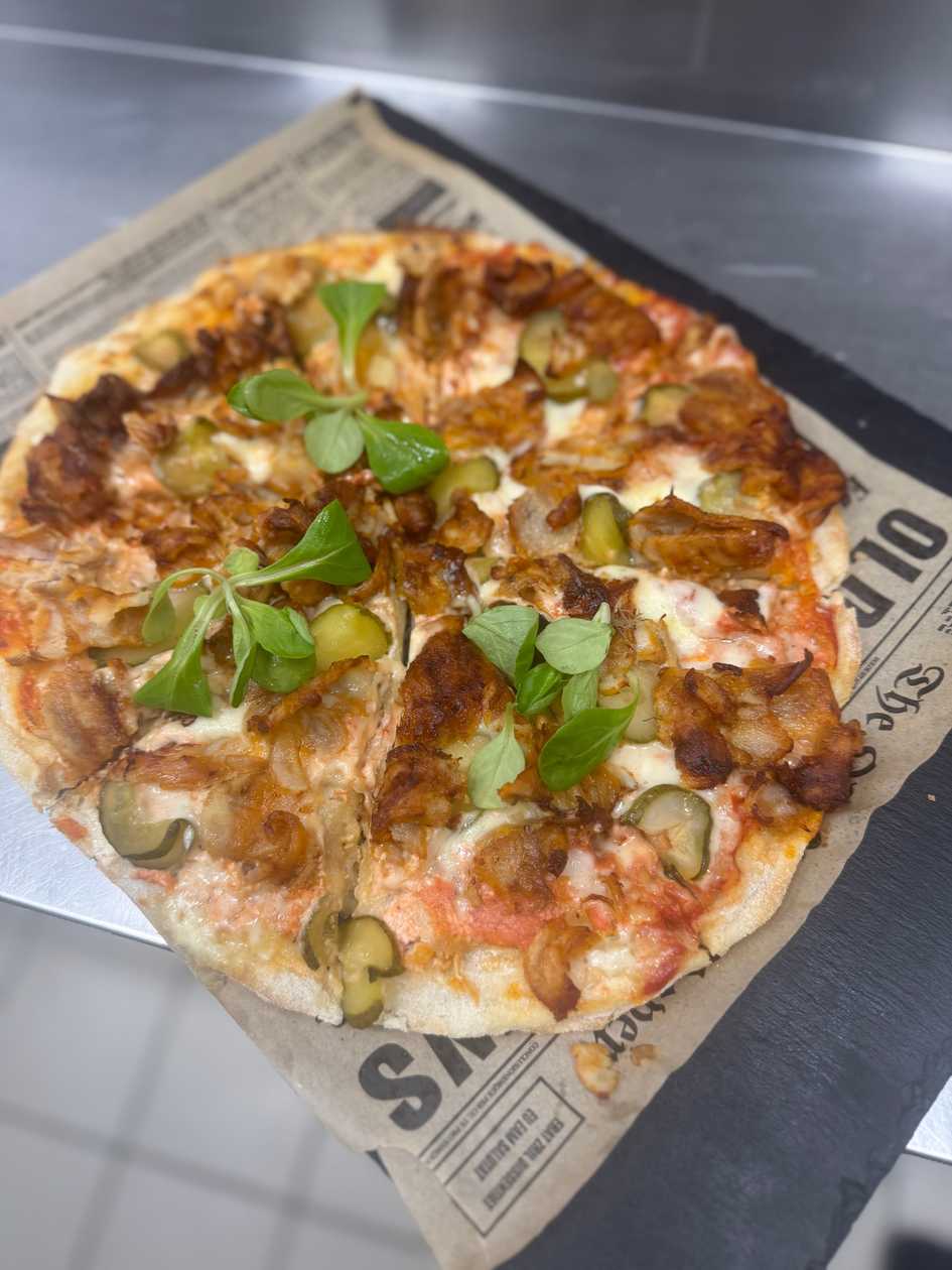 Pizza with kebab chicken