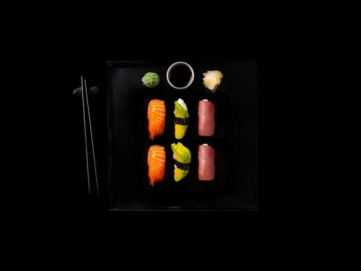 Nigiri salmon 2 pcs, nigiri tuna 2 pcs, nigiri avocado 2 pcs