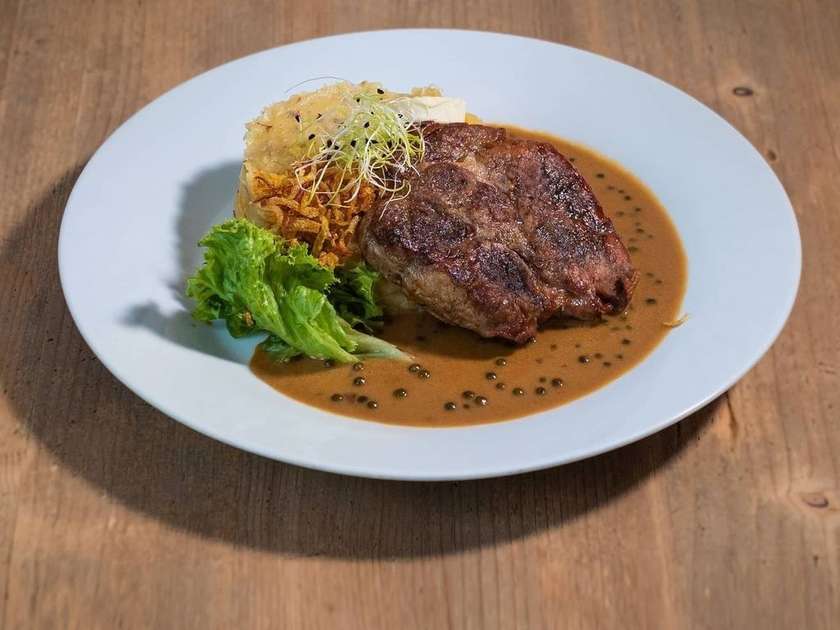 Vepřový steak s kostí