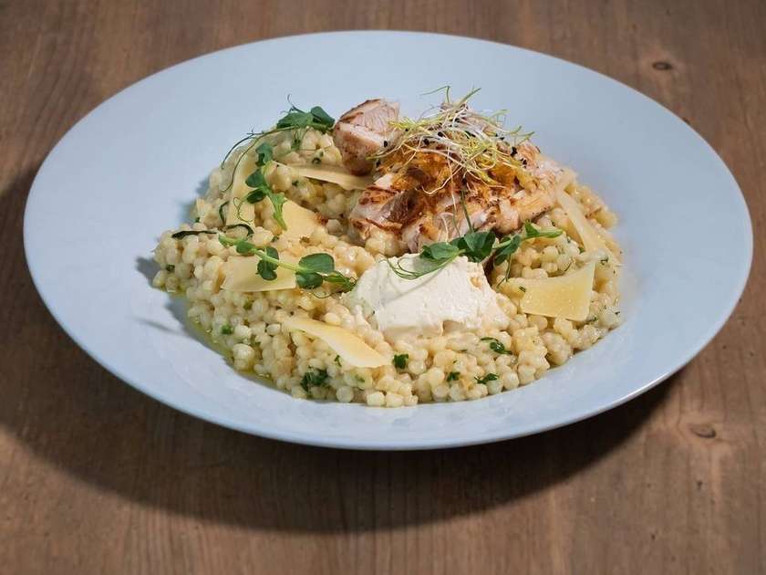 Tarhoňa Aglio e olio peperoncino s kuřecím masem