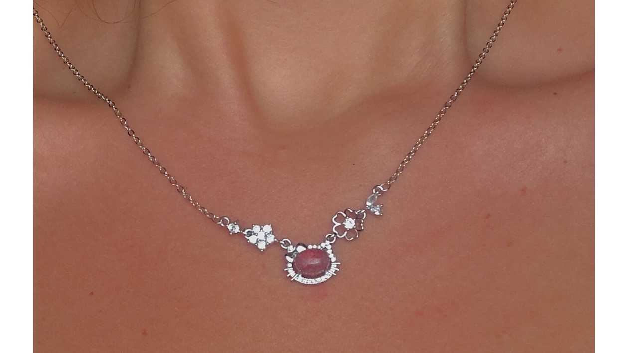🍓💖Hello Kitty Strawberry Quartz Necklace