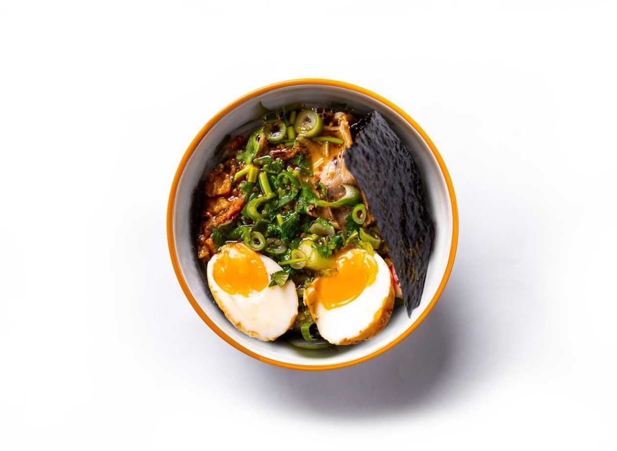 Ramen bôčik a vajce