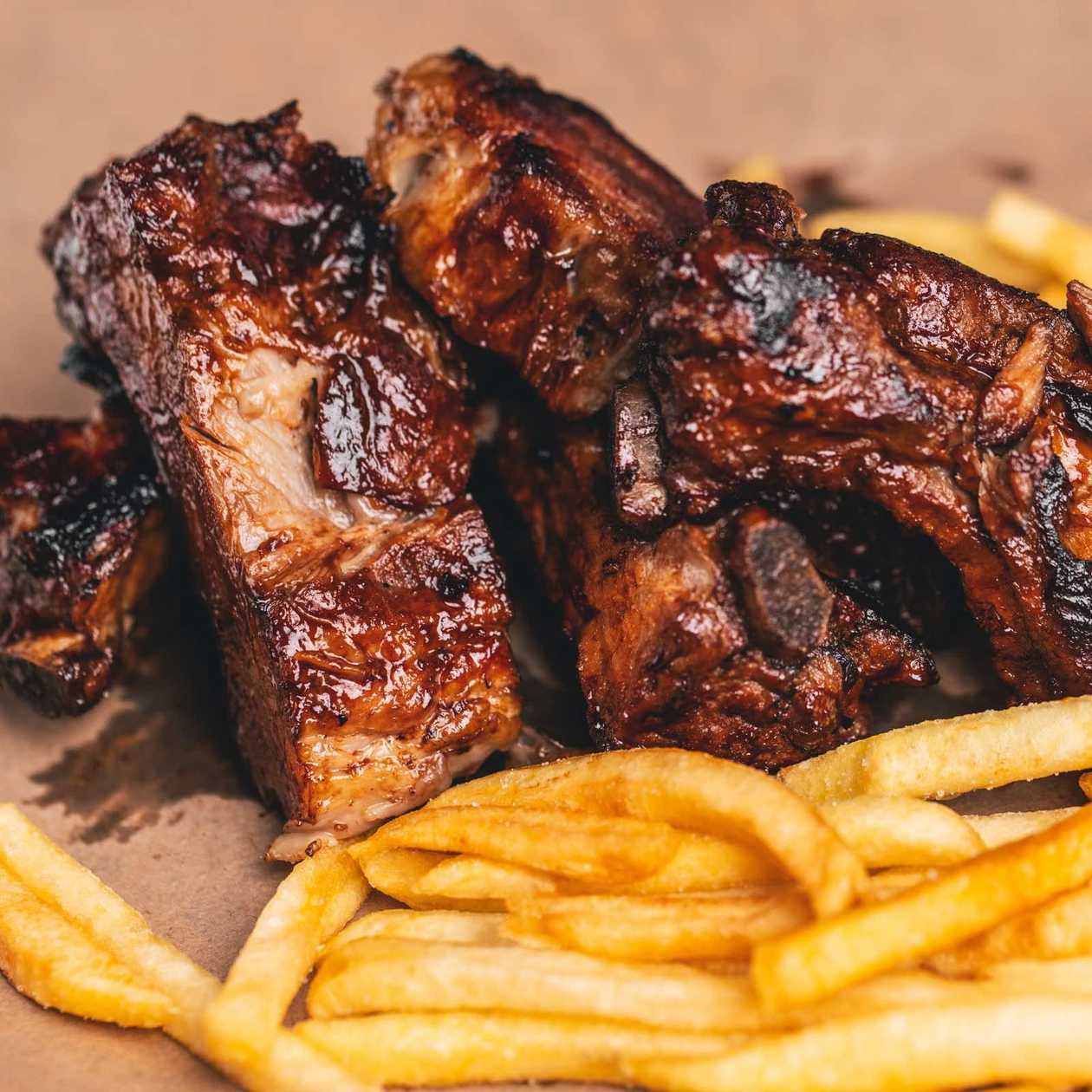 Pork Bbq Ribs With Crispy Potatoes