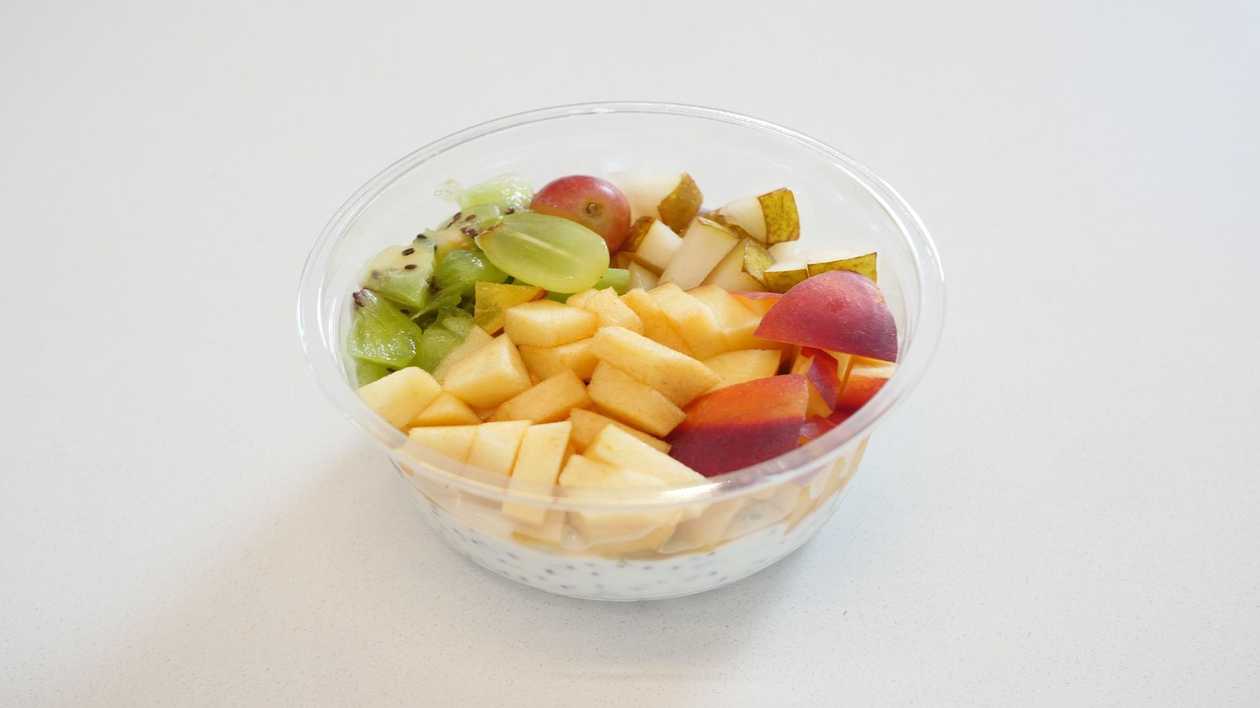 Yoghurt bowl with seasonal fruits