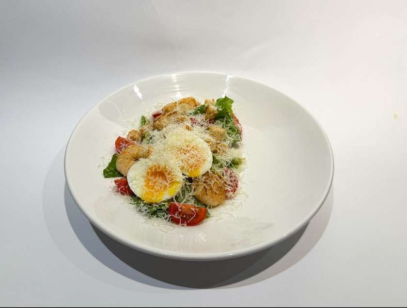 Caesar salad with shrimp and cherry tomatoes