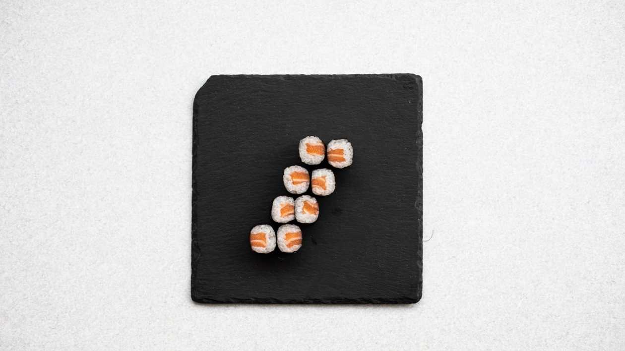 Maki Salmon 8pcs