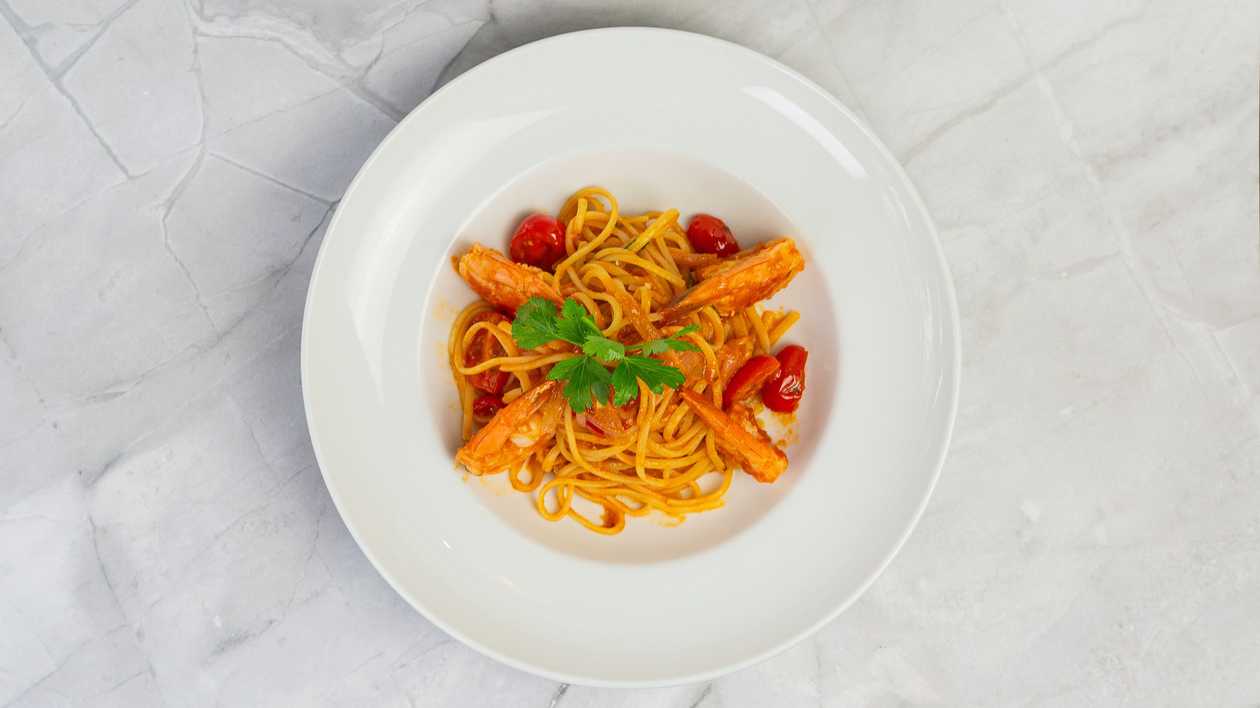 Linguine with prawns