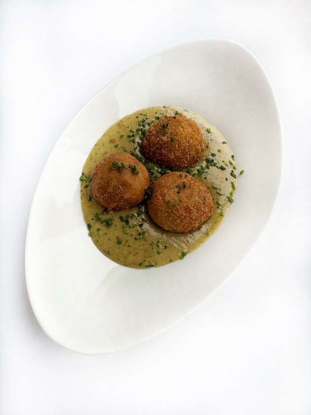 Fishballs with tar tar sauce