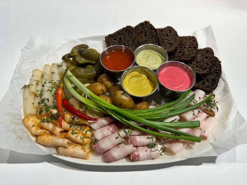 Assorted salo plate