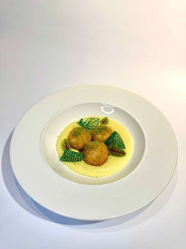 Chicken balls with mashed potatoes