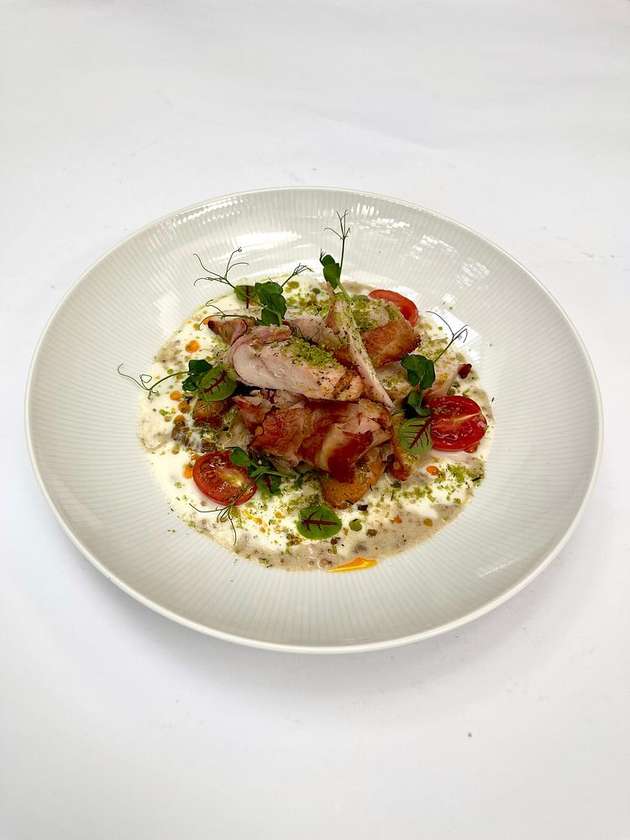 Chicken breast in bacon with Dorblue sauce