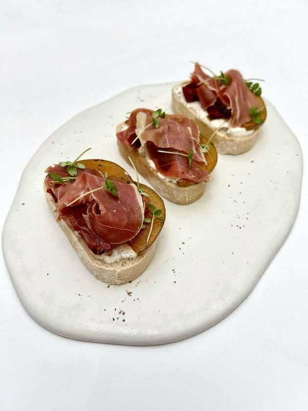 Bruschetta with jamon, sun-dried tomatoes and truffle cream cheese