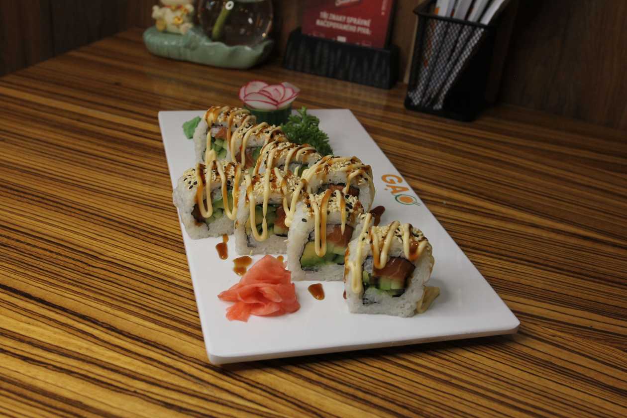 S10.California 2 sauces 8 pcs (sesame, salmon, avocado, cucumber 2 sauces mayonnaise & teriyaki [11])