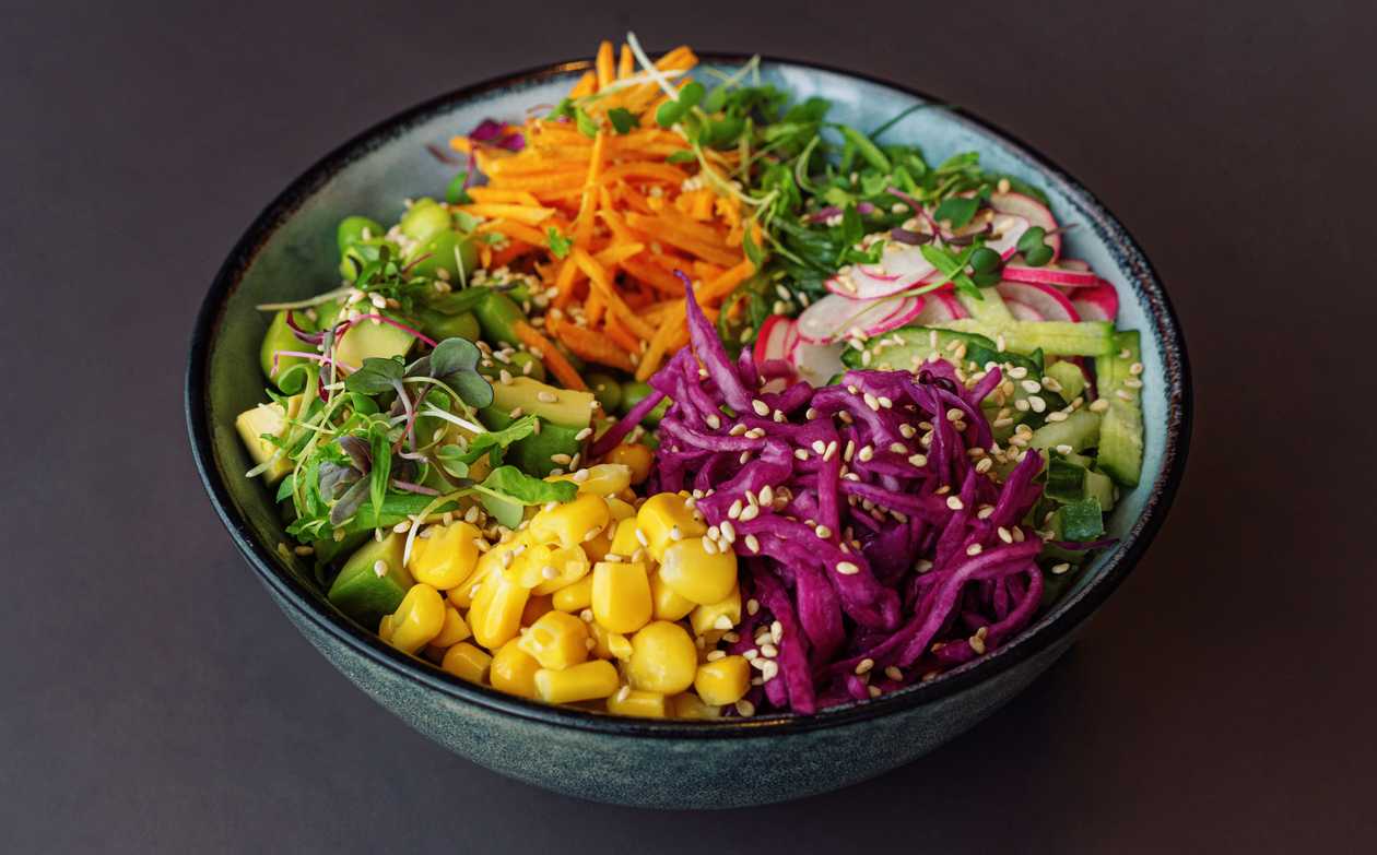 Poke bowl köögiviljadega