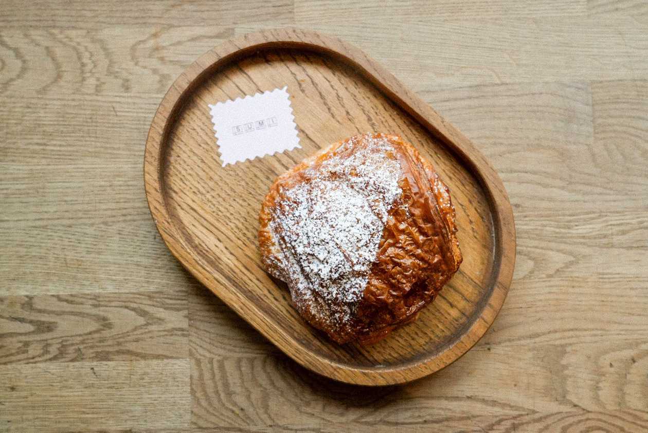 Dulce de leche croissant