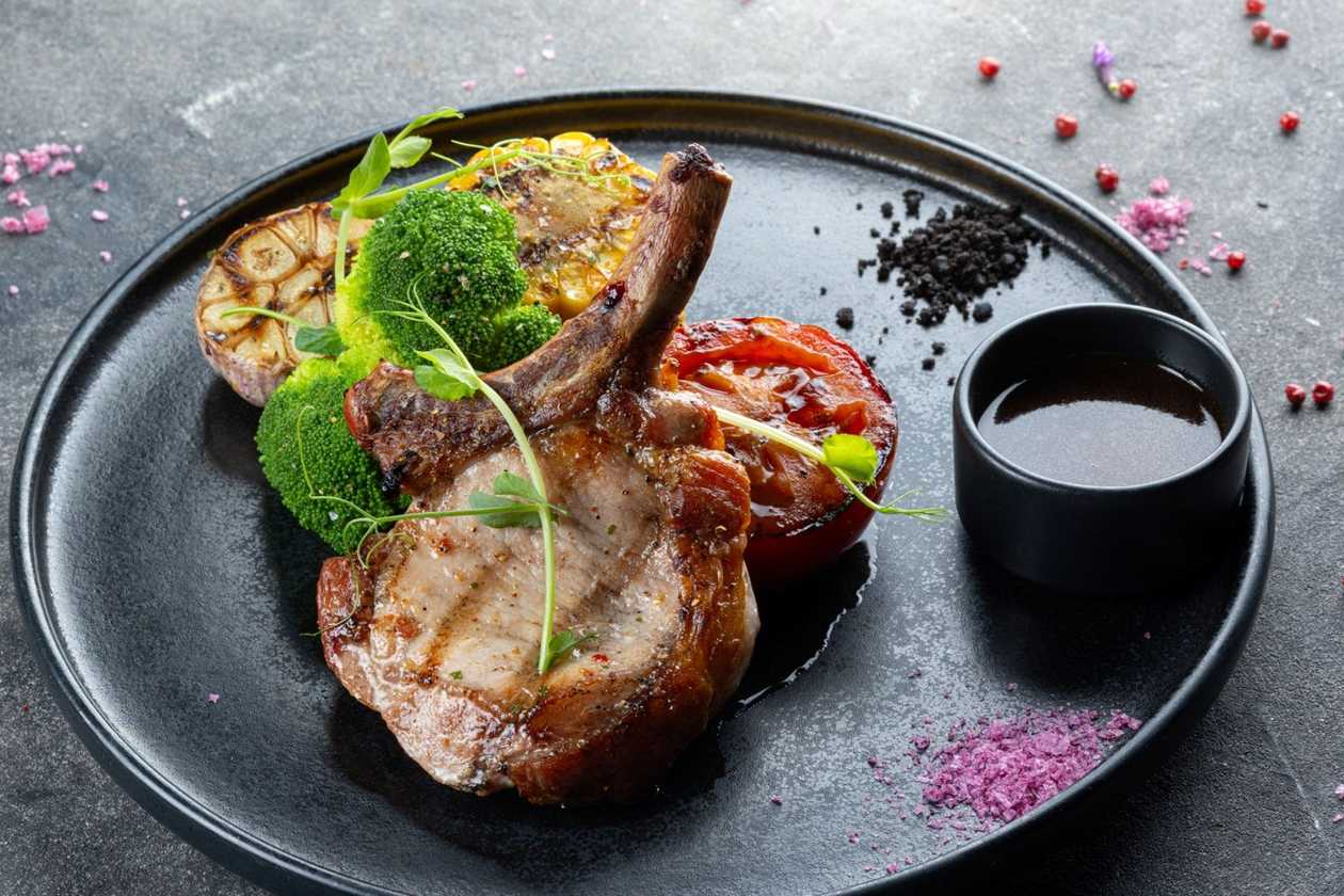 Iberico seakarree, valmistatud söeahjus