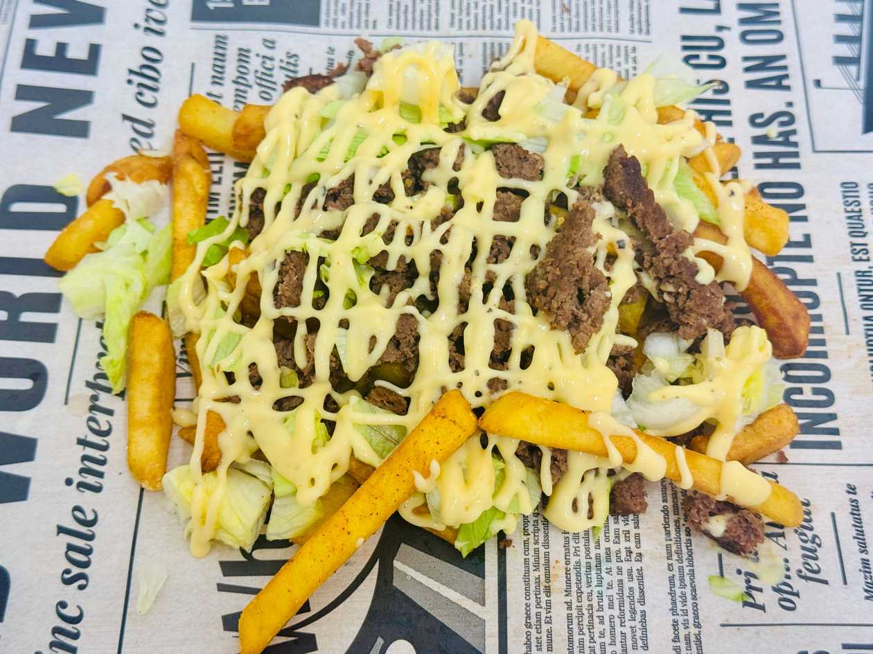 Картофель фри с начинкой в коробке
