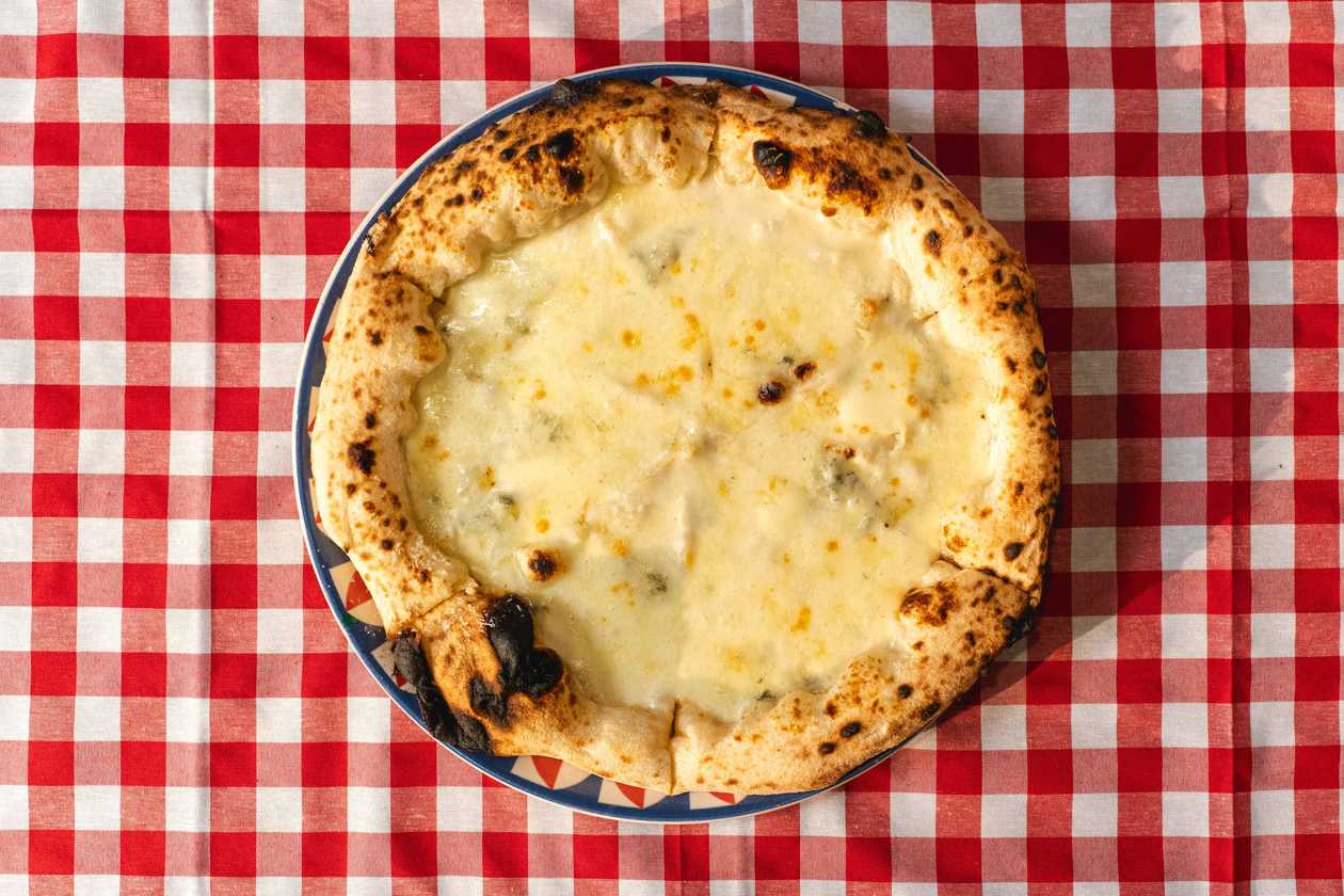 Pizza quattro formaggi