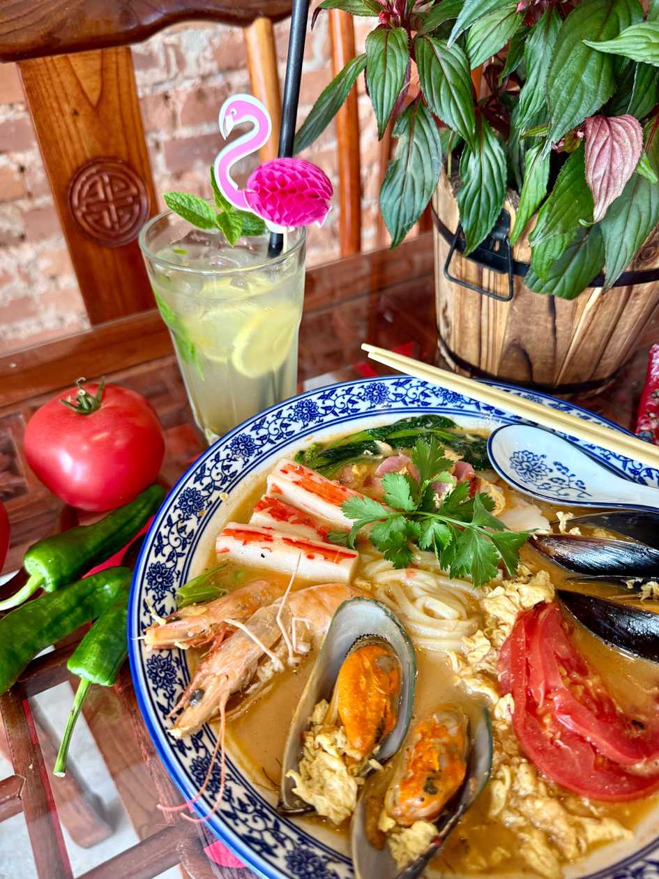 Tang mian z owocami morza