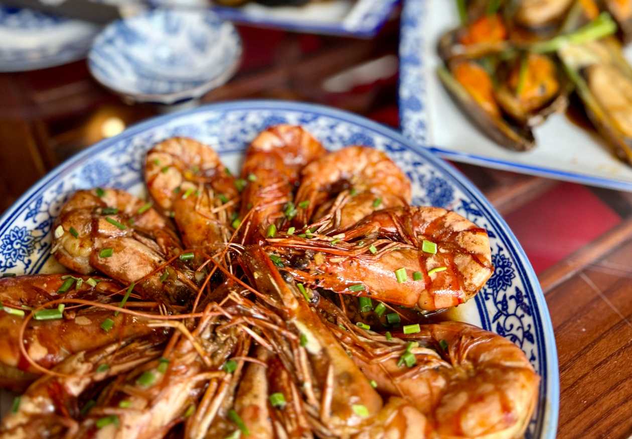 krewetki w sosie z czarnego pieprzu