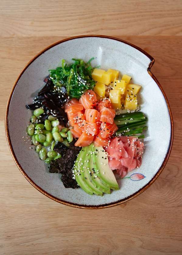Sake poké bowl