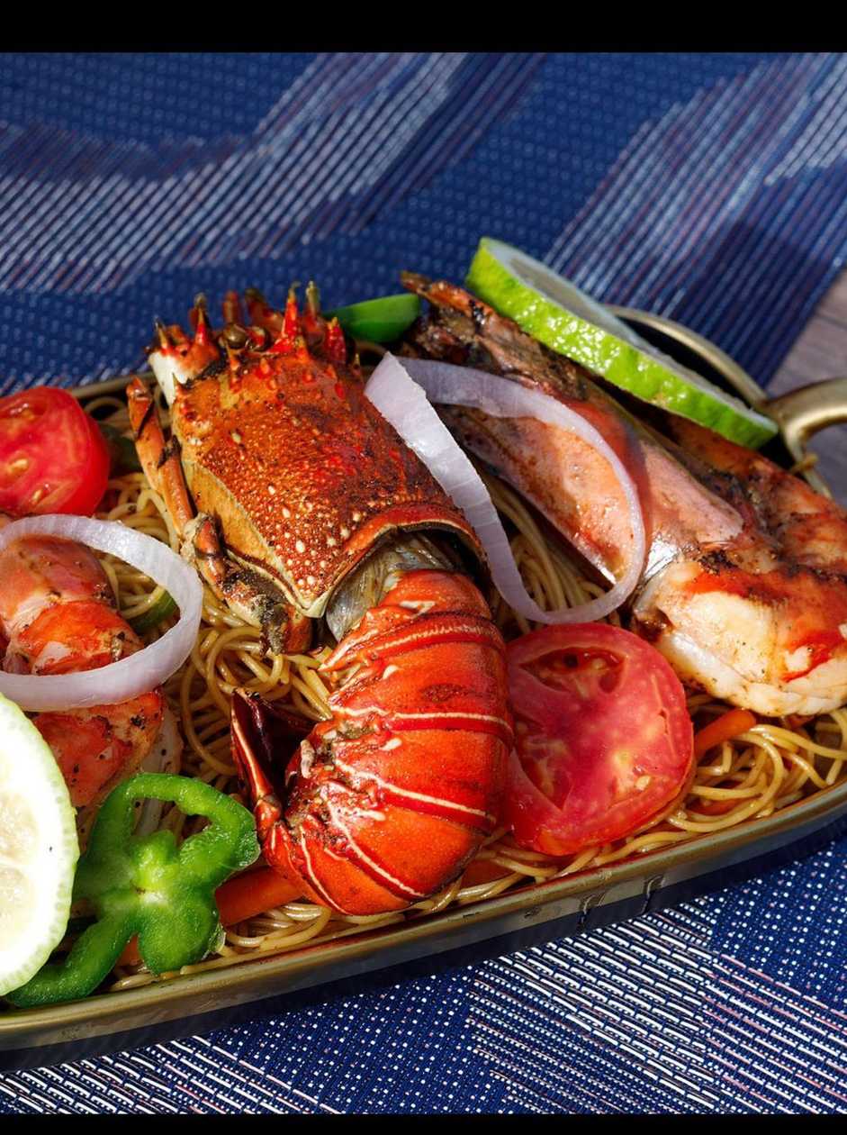 Assorted Seafood Stir Fry Noodle
