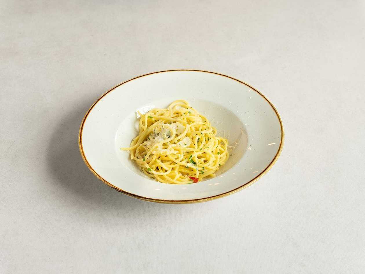 Spaghetti aglio olio e peperoncino