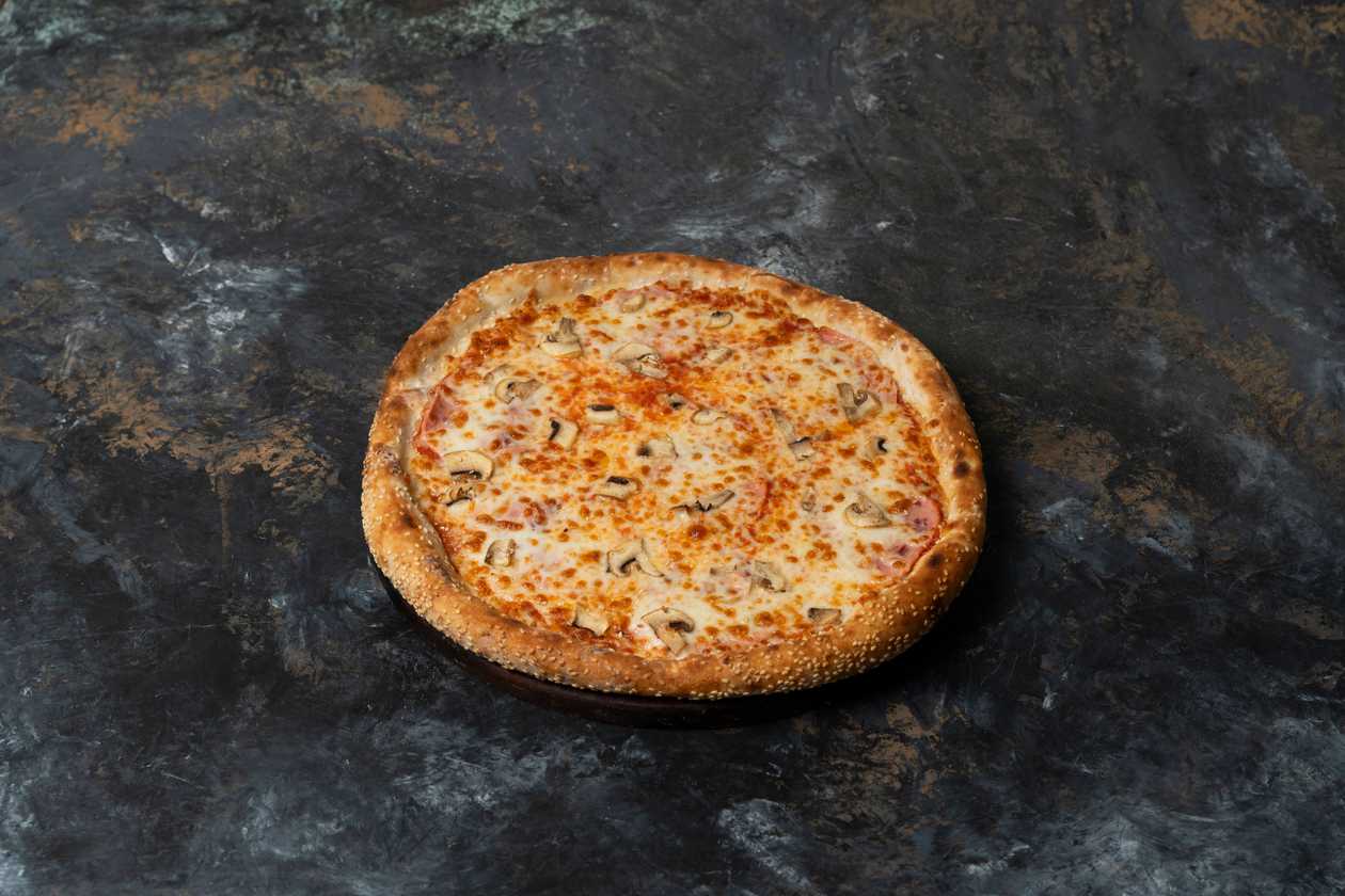 Vetçina Göbələkli Pizza