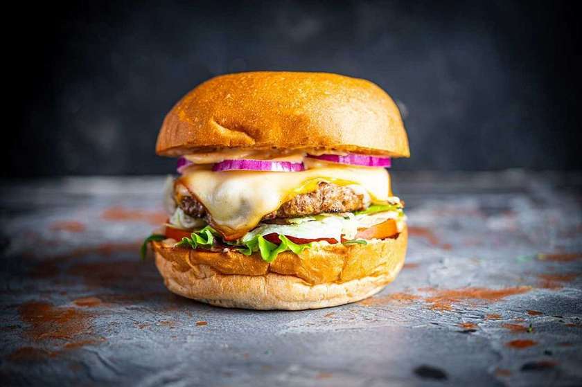 Burger kolme juustuga