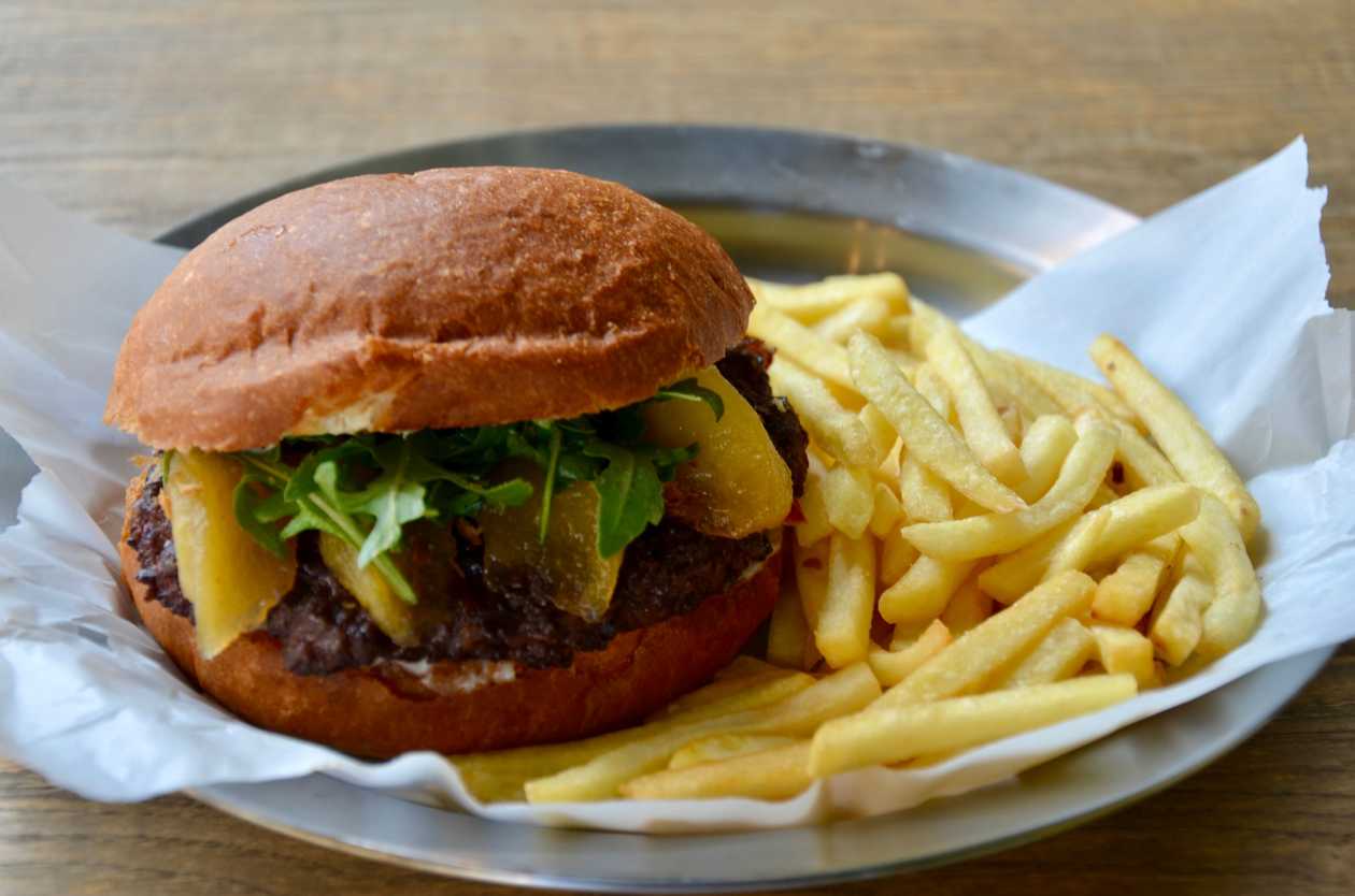 Burger with Dorblu Sauce and Caramelized Pear