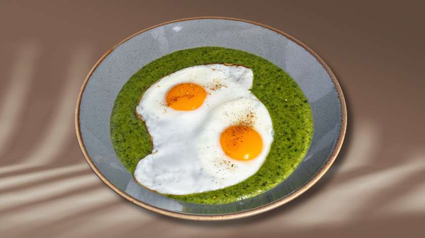 Spinach with Fried Eggs