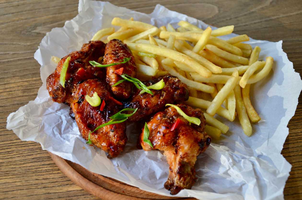 Crispy Chicken Wings with French Fries