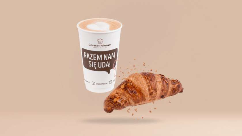 Croissant z marcepanem + kawa