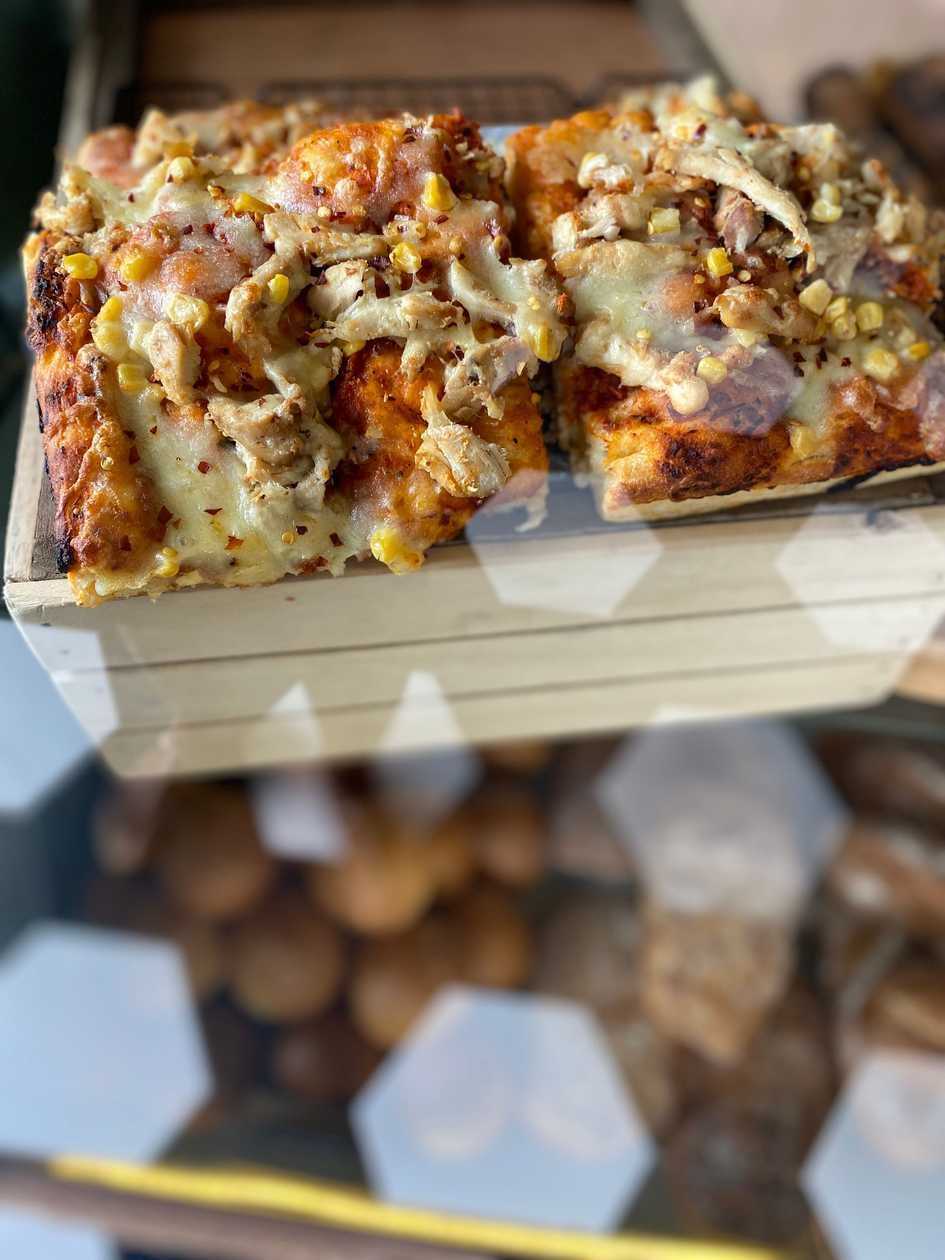 Deep Dish Pizza (Spicy Chicken)