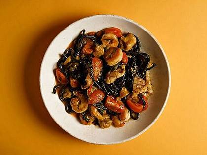 BLACK SPAGHETTI PICHI